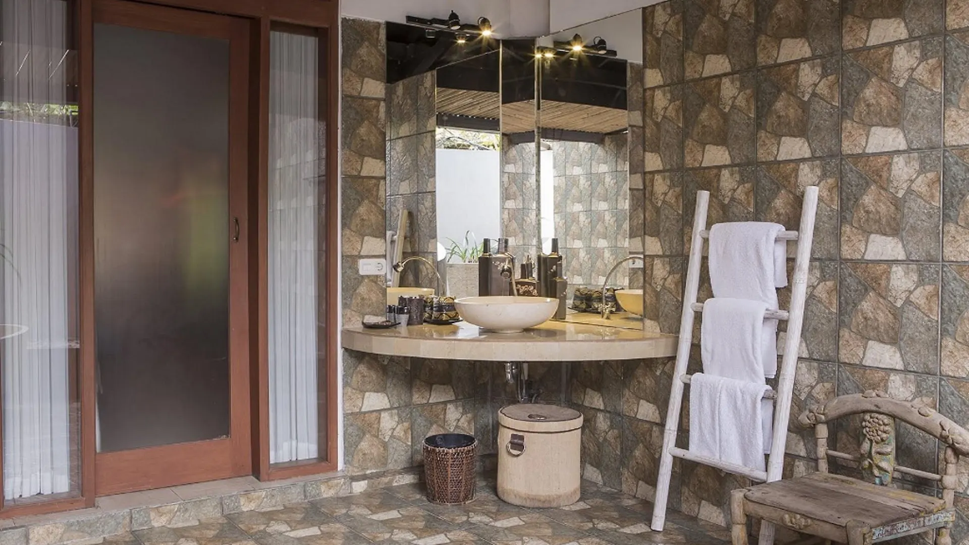 Bali Holiday Villas - Layla Legian  0*, Legian (Bali)