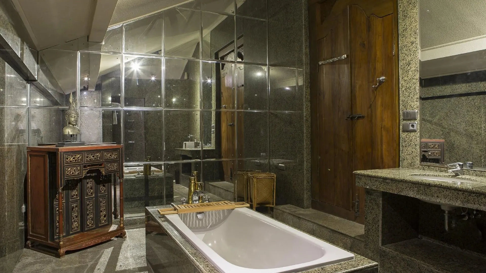 Bali Holiday Villas - Layla Legian